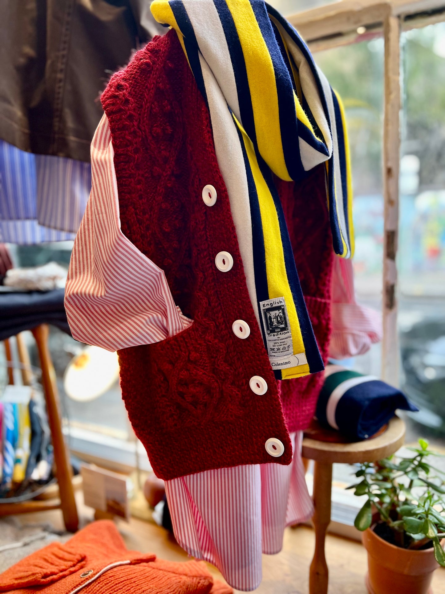 Aran V-Neck Waistcoat / Red Twist