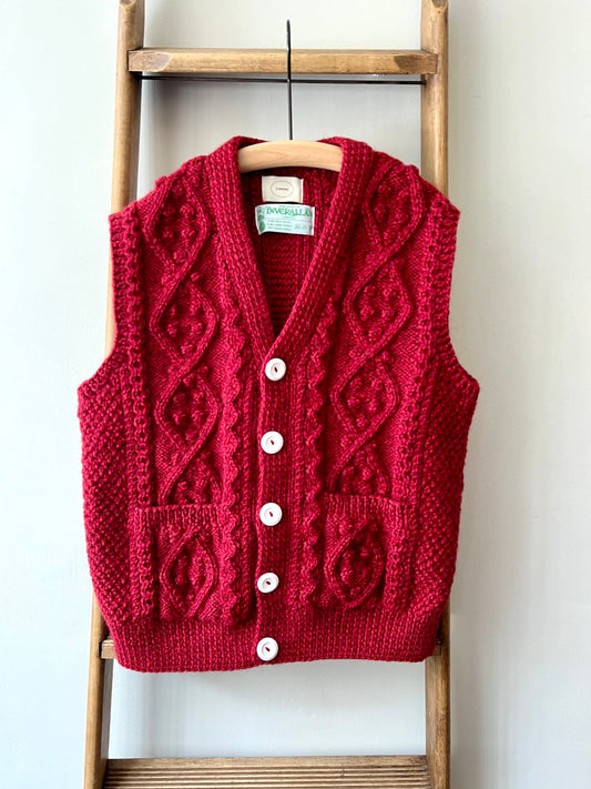 Aran V-Neck Waistcoat / Red Twist