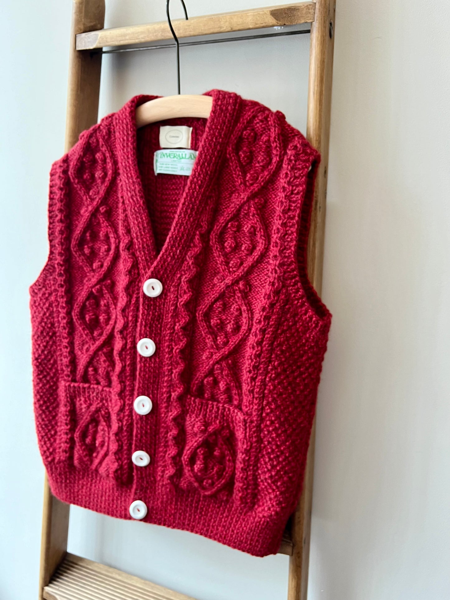 Aran V-Neck Waistcoat / Red Twist