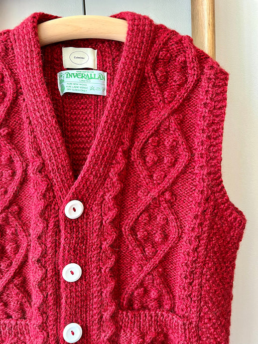 Aran V-neck Waistcoat / Red Twist