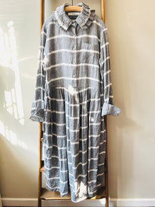 Irish Linen Ruffle Collar Dress / Gray Stripe