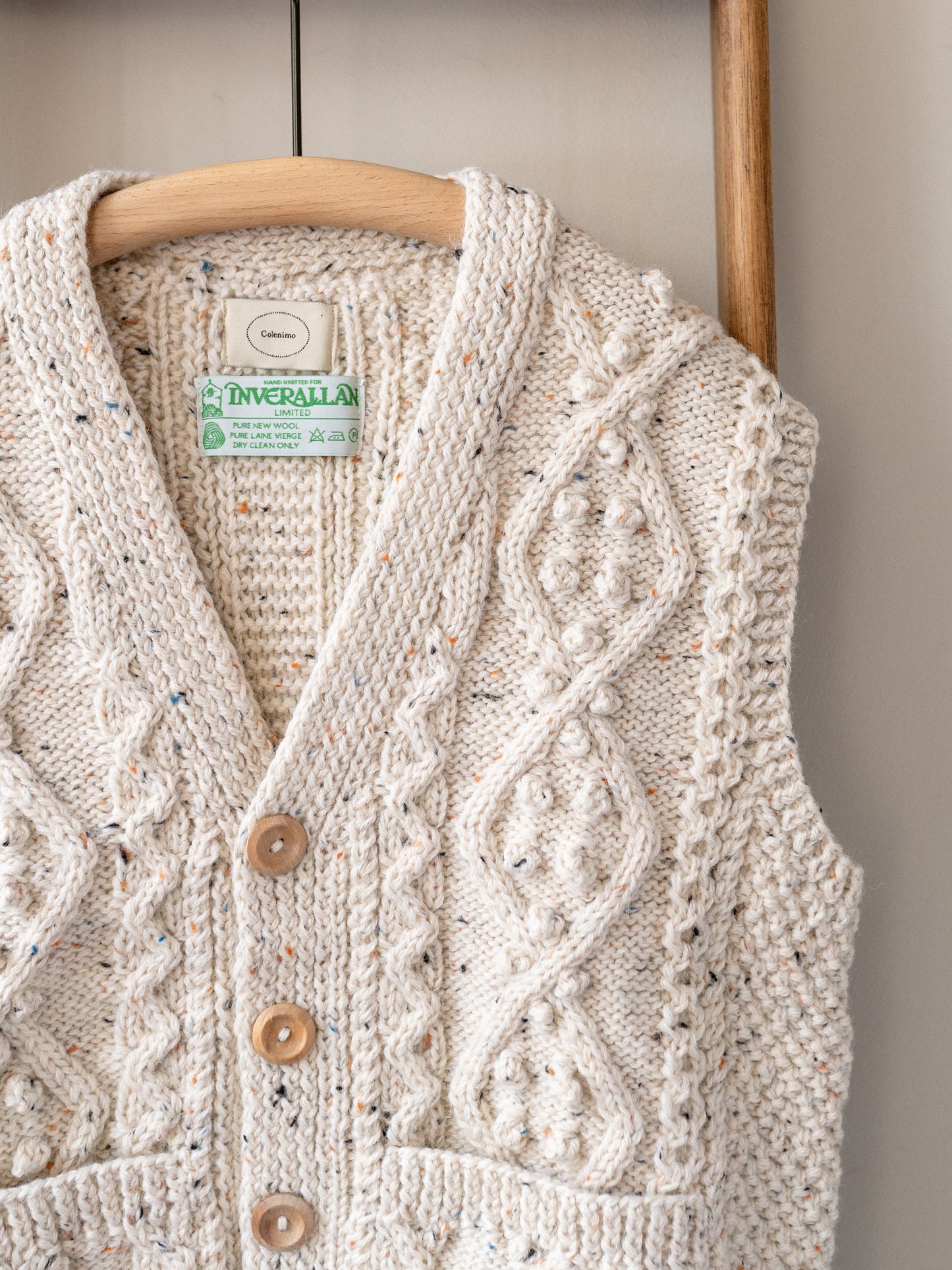 Aran V-neck Waistcoat / Ecru