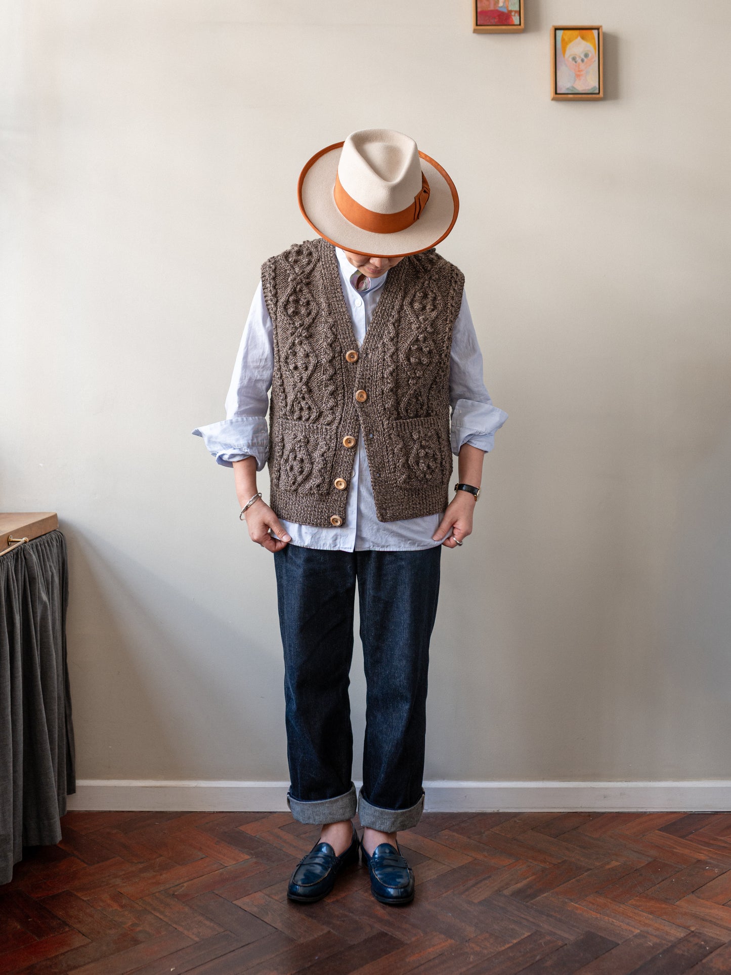 Aran V-neck Waistcoat / Bark