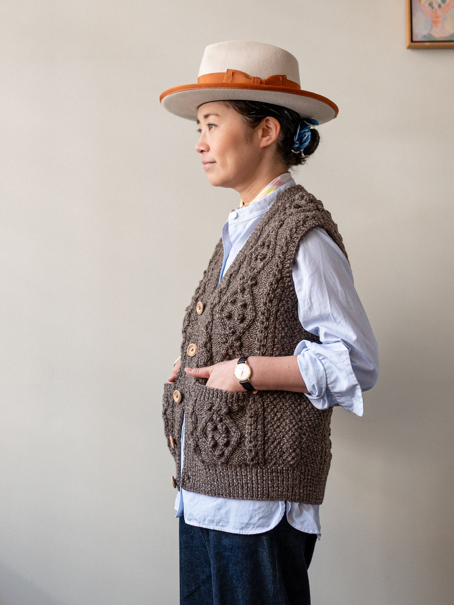 Aran V-neck Waistcoat / Bark