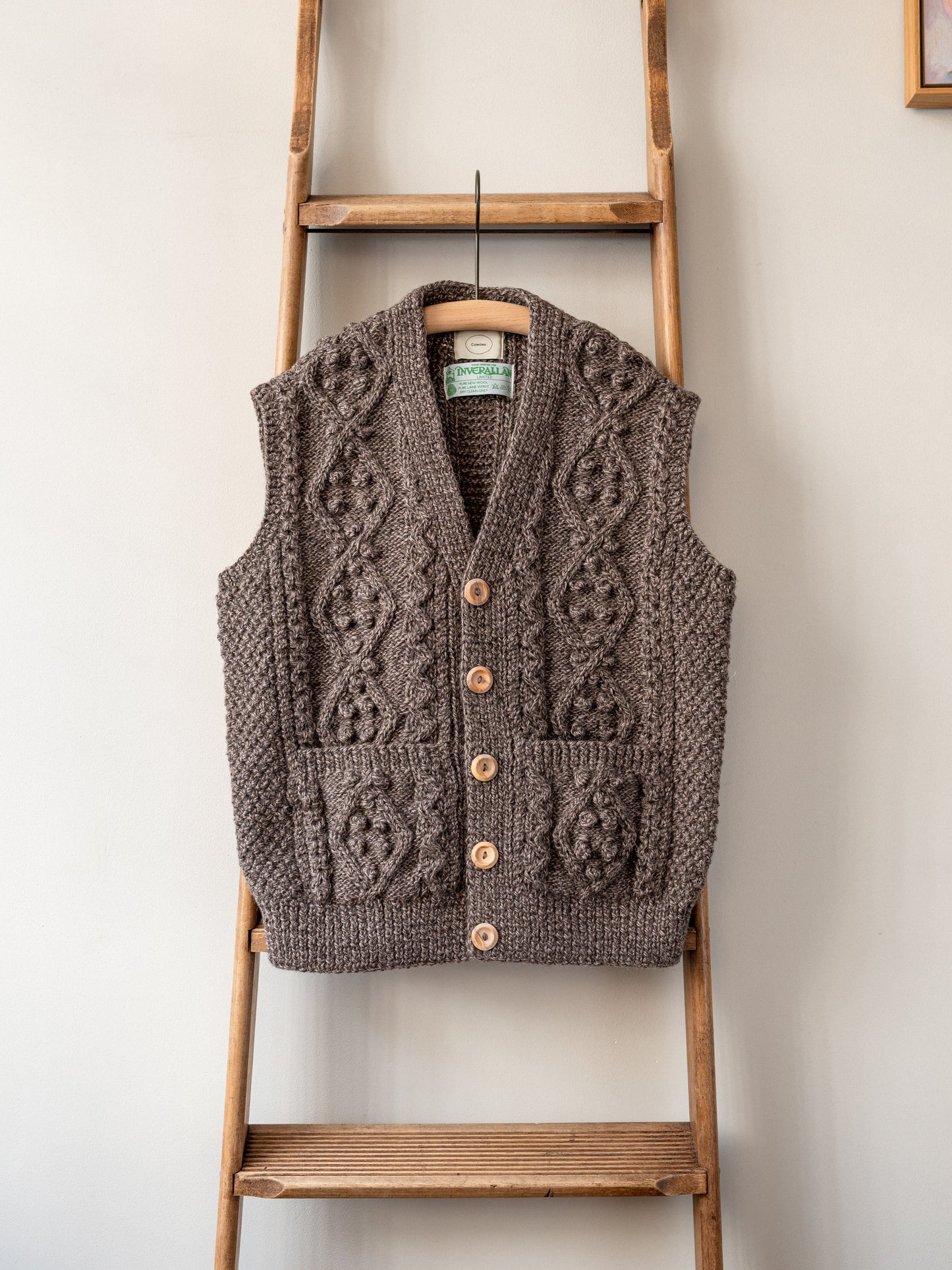 Aran V-neck Waistcoat / Bark