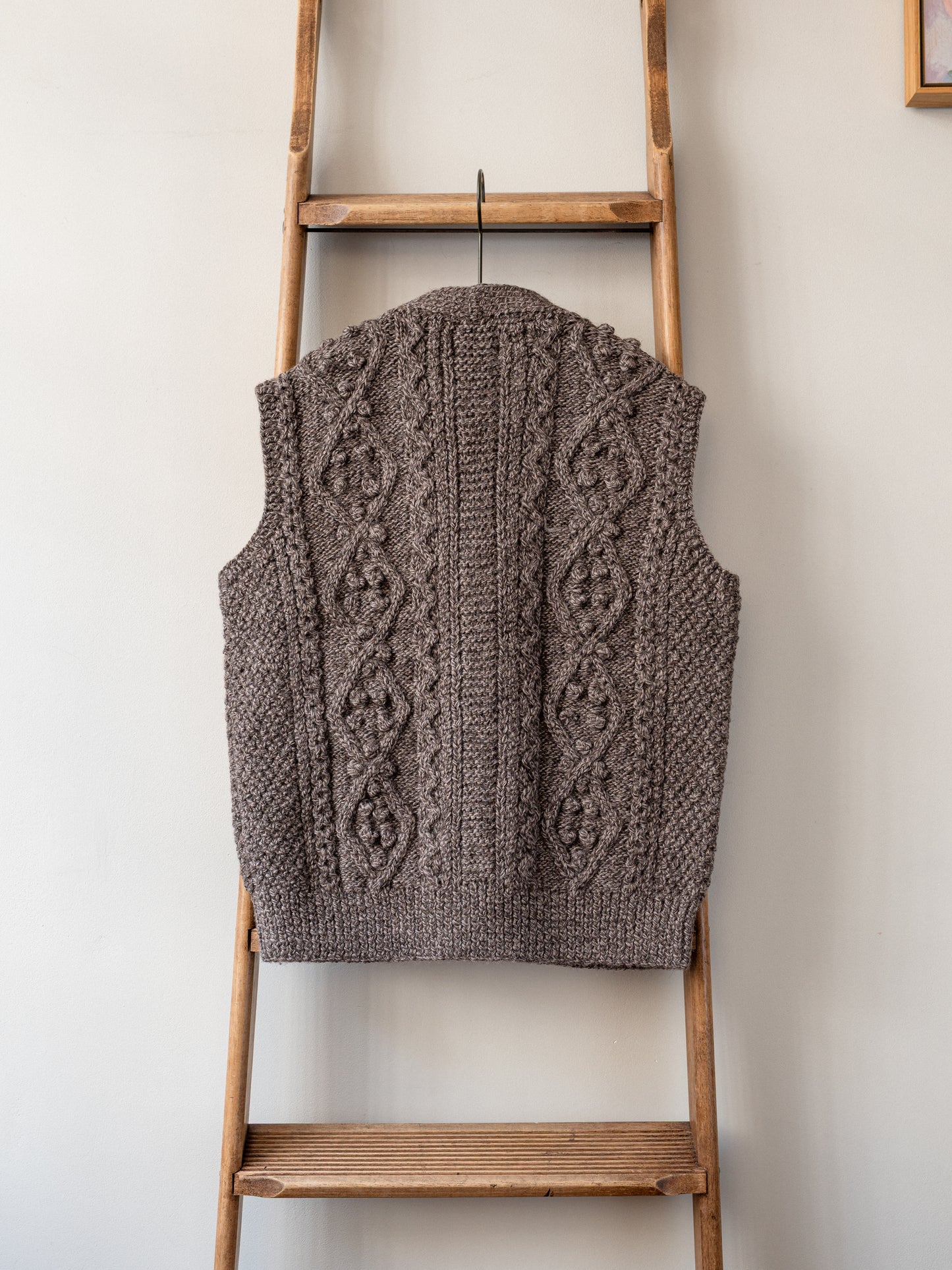 Aran V-neck Waistcoat / Bark