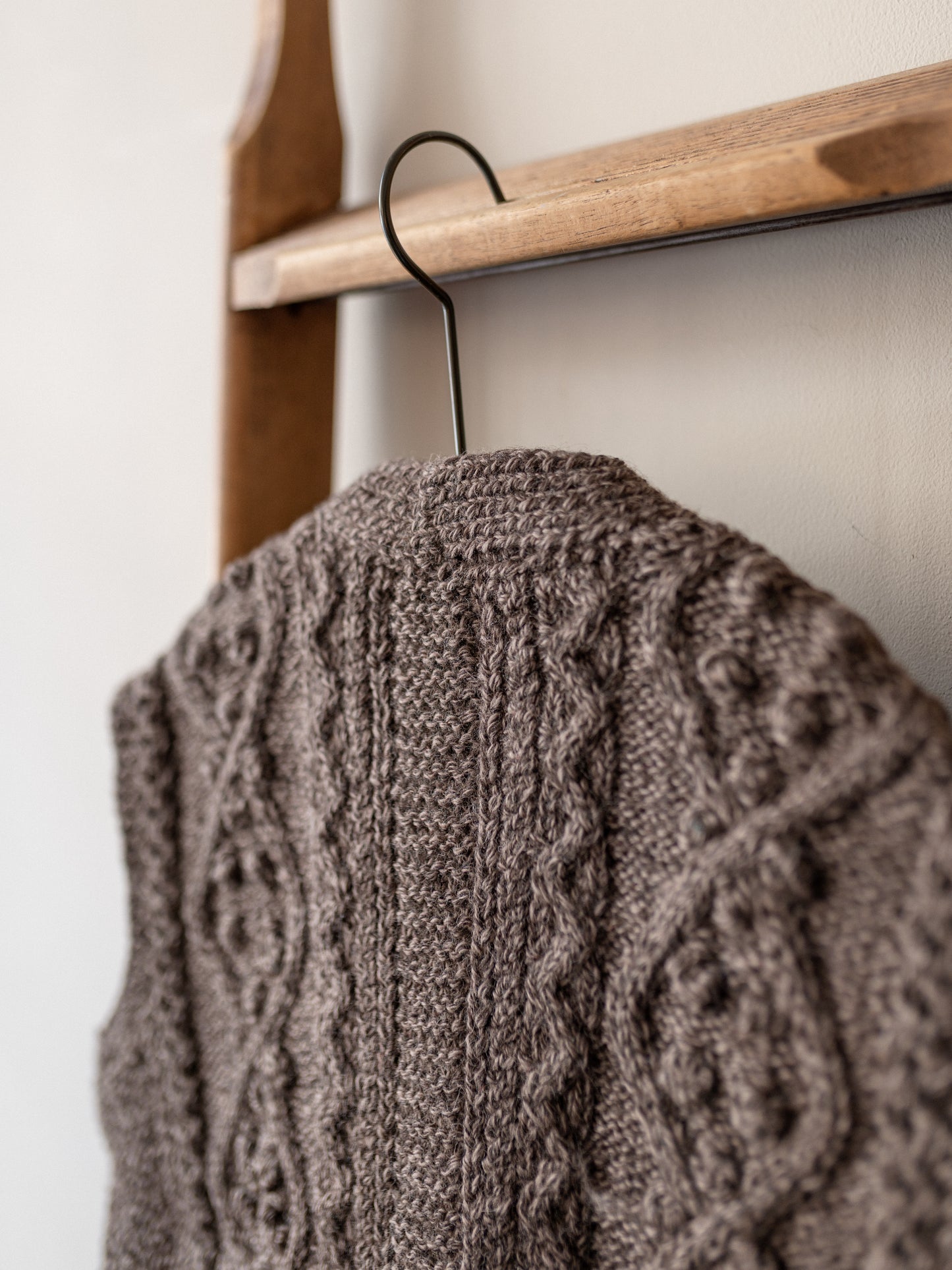 Aran V-neck Waistcoat / Bark