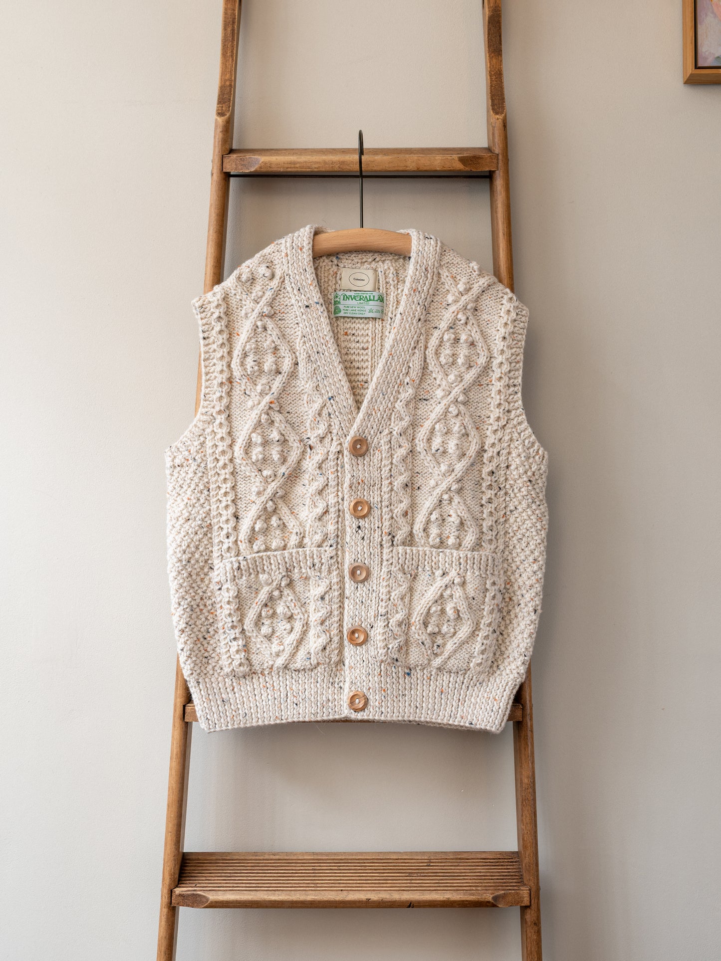 Aran V-neck Waistcoat / Ecru