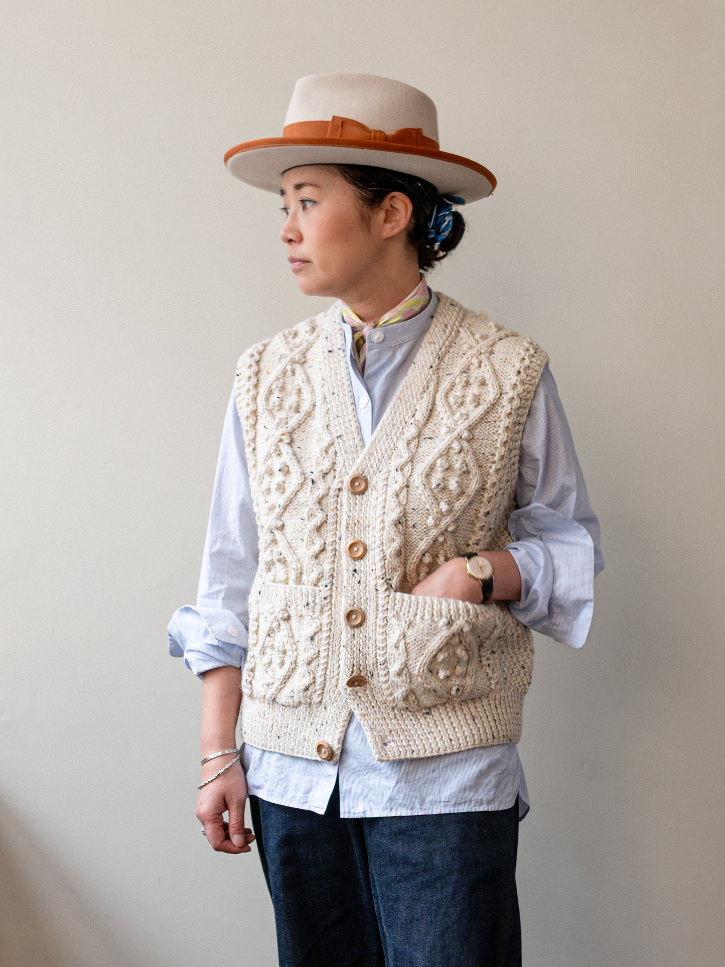 Aran V-neck Waistcoat / Ecru