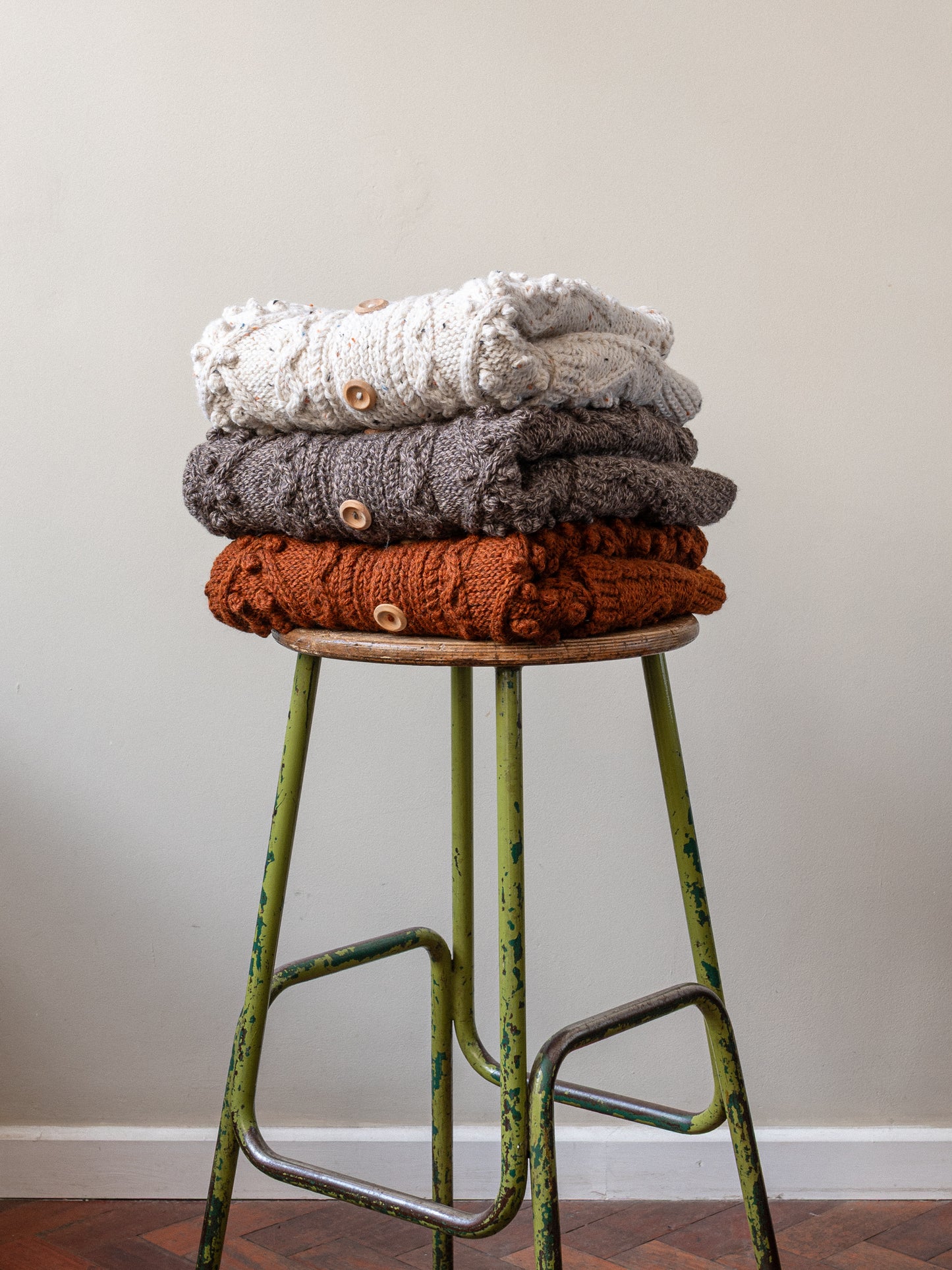 Aran V-neck Waistcoat / Bark