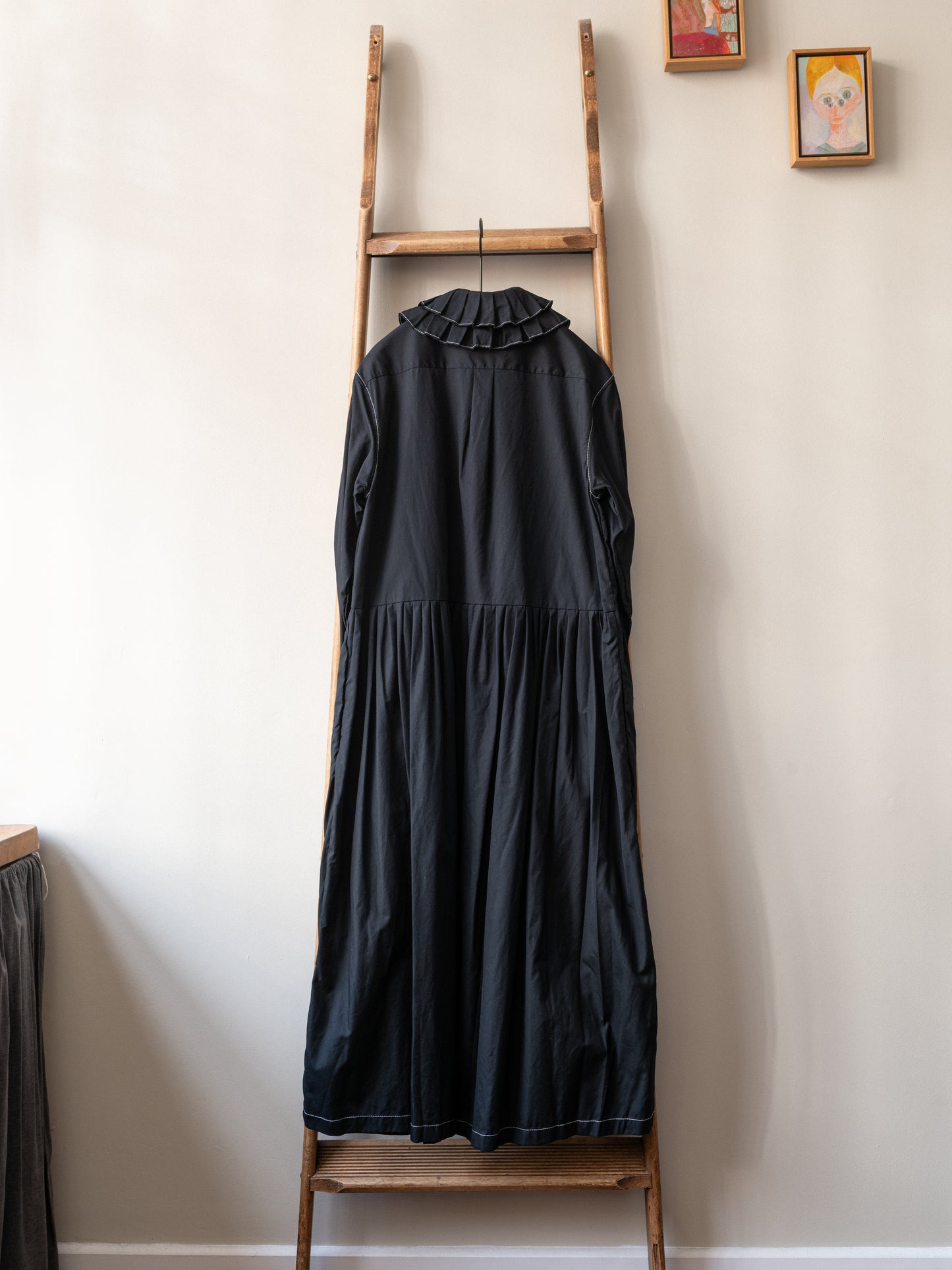 Cotton Poplin Ruffle Collar Dress / Black