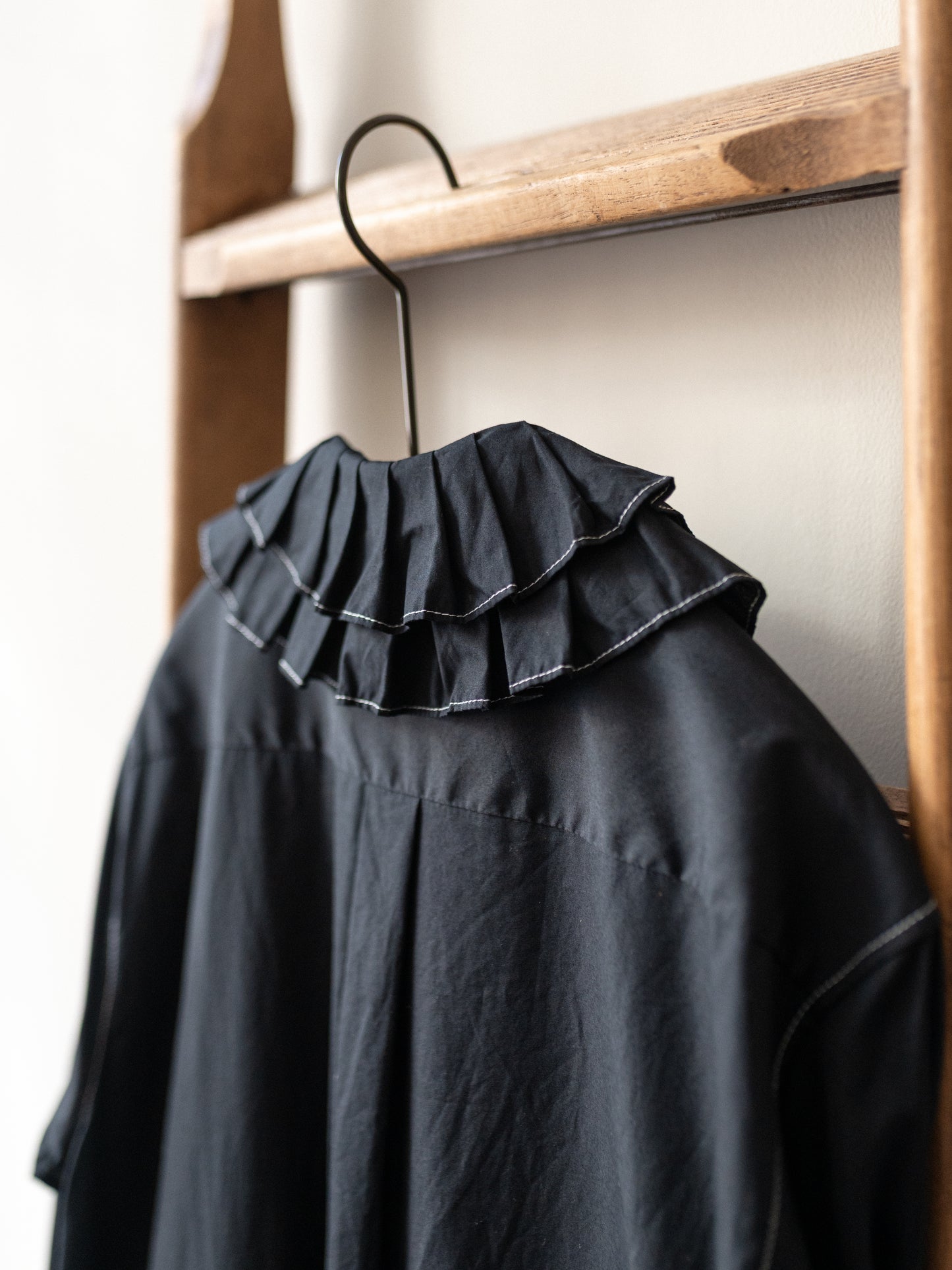 Cotton Poplin Ruffle Collar Dress / Black