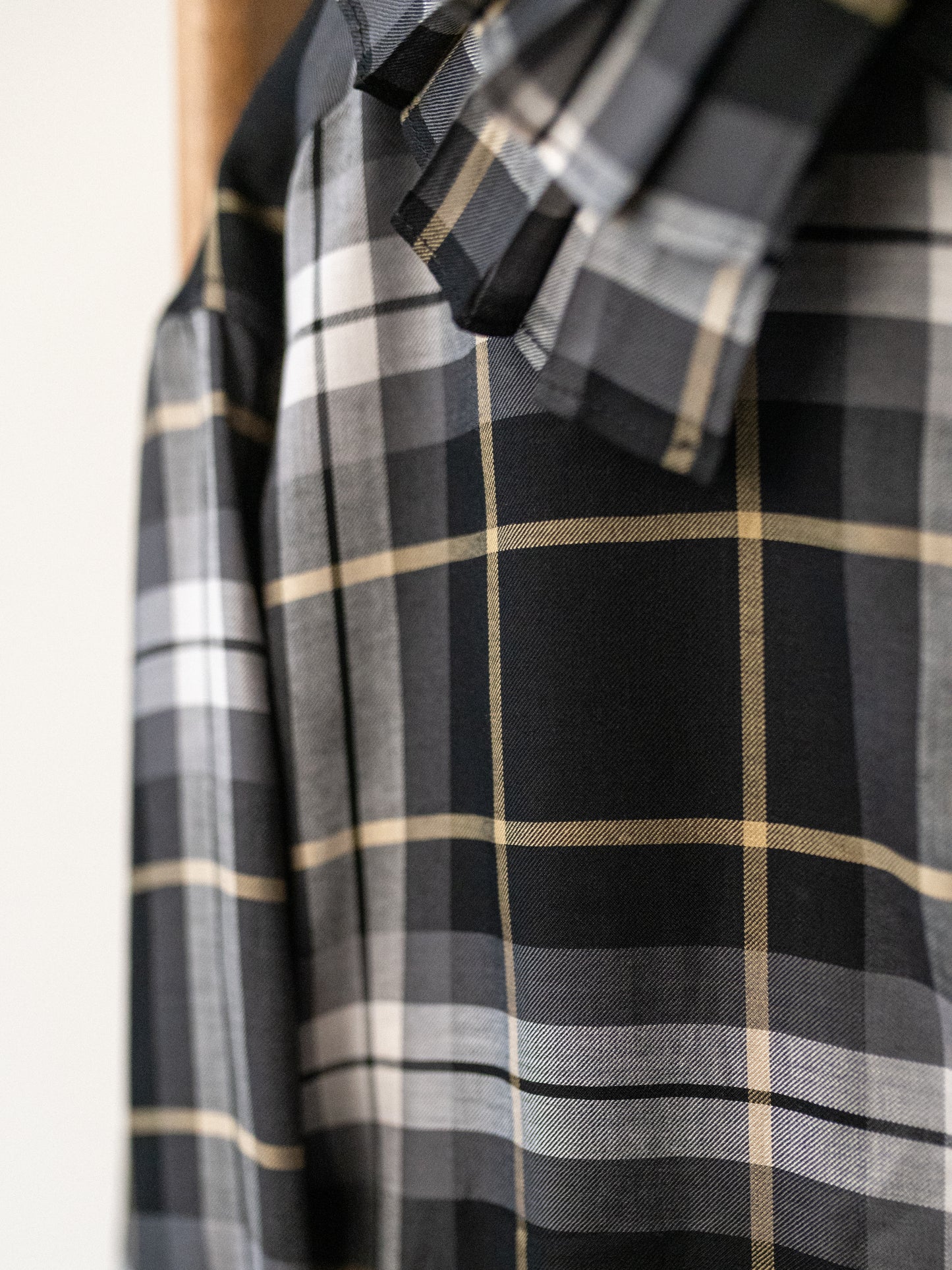 Detachable Ruffle Collar Top / Black Tartan