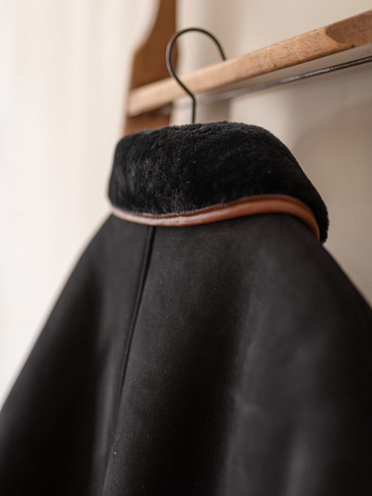 Sheepskin Reversible Poncho Coat / Black