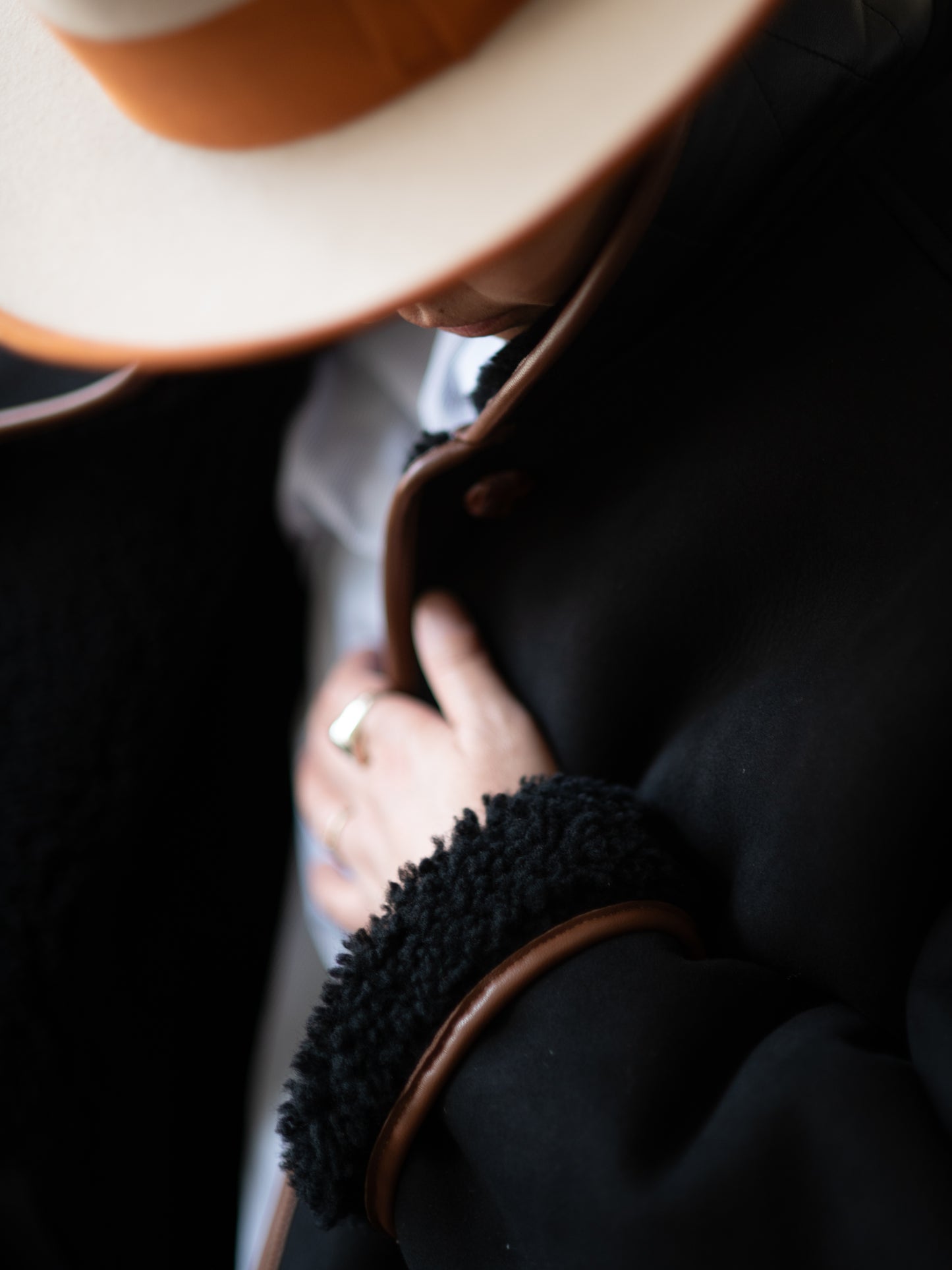 Sheepskin Reversible Poncho Coat / Black