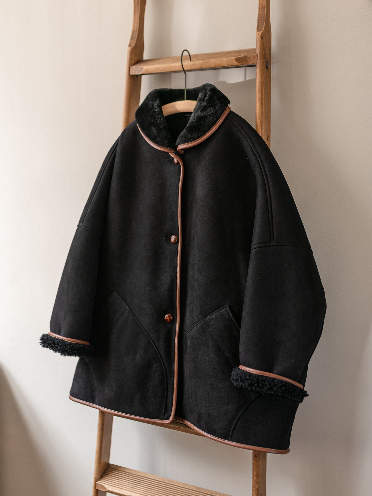 Sheepskin Reversible Poncho Coat / Black
