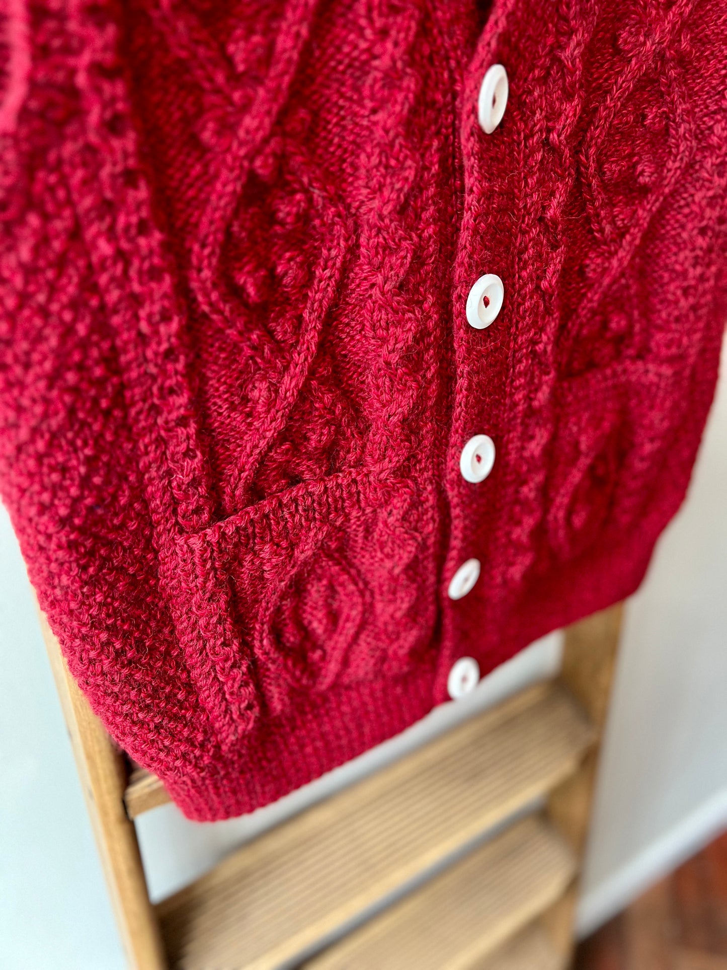 Aran V-Neck Waistcoat / Red Twist