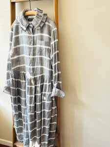 Irish Linen Ruffle Collar Dress / Gray Stripe